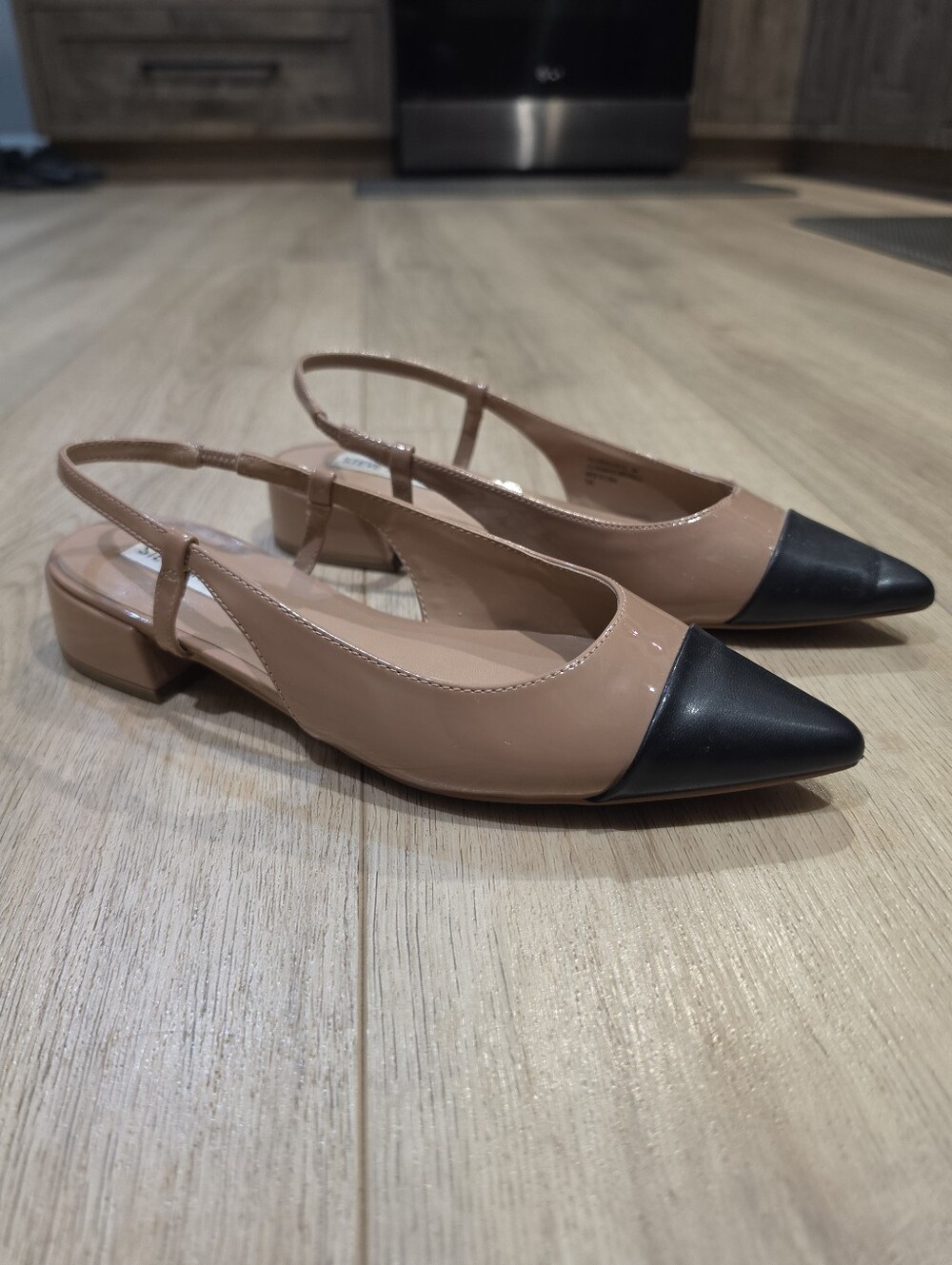 Steve Madden Allure Two-Tone Cap Toe Slingback Flats Nude Black Size 9